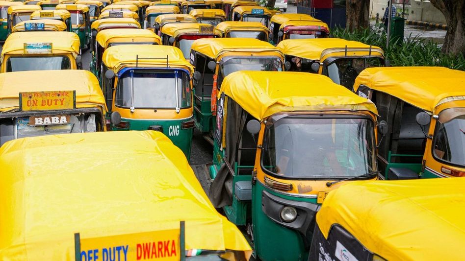 Auto-Taxi Drivers Strike Auto-Taxi Drivers Strike