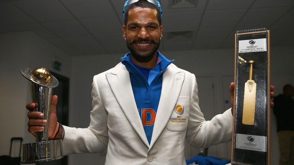Shikhar Dhawan with golden bat Shikhar Dhawan with golden bat