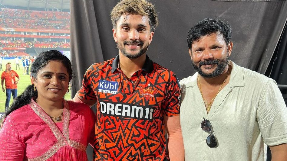 Nitish Kumar Reddy with his parents (Photo: Instagram/@nitish_kumar_reddy_7) Nitish Kumar Reddy with his parents (Photo: Instagram/@nitish_kumar_reddy_7)