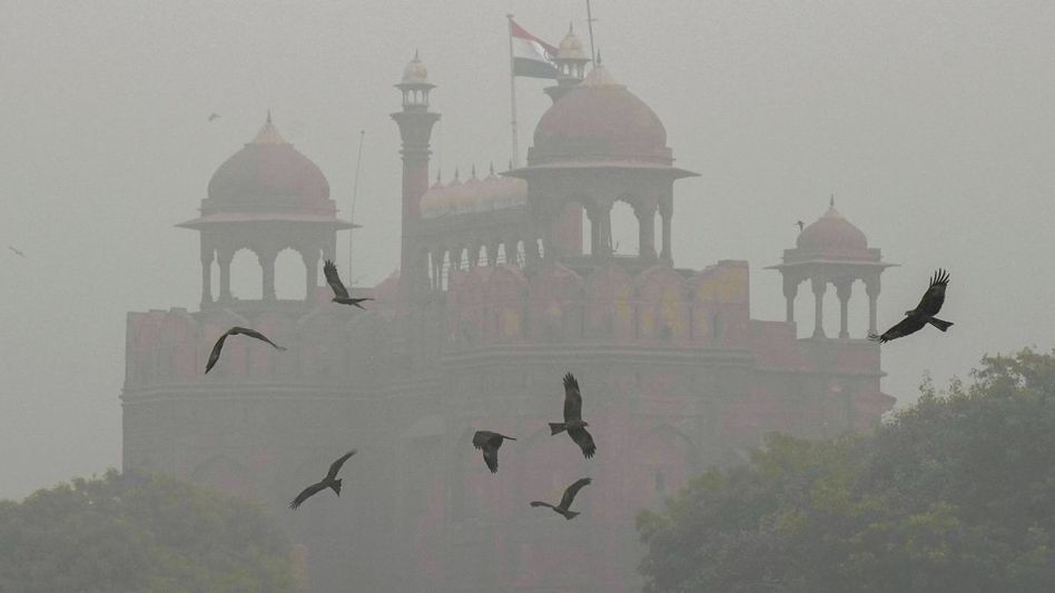 Fog at Red Fort (Photo: PTI) Fog at Red Fort (Photo: PTI)