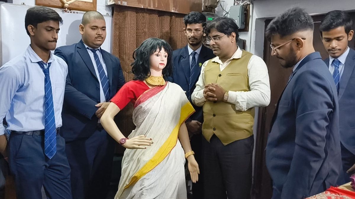 Teacher and Students With Robot Teacher and Students With Robot