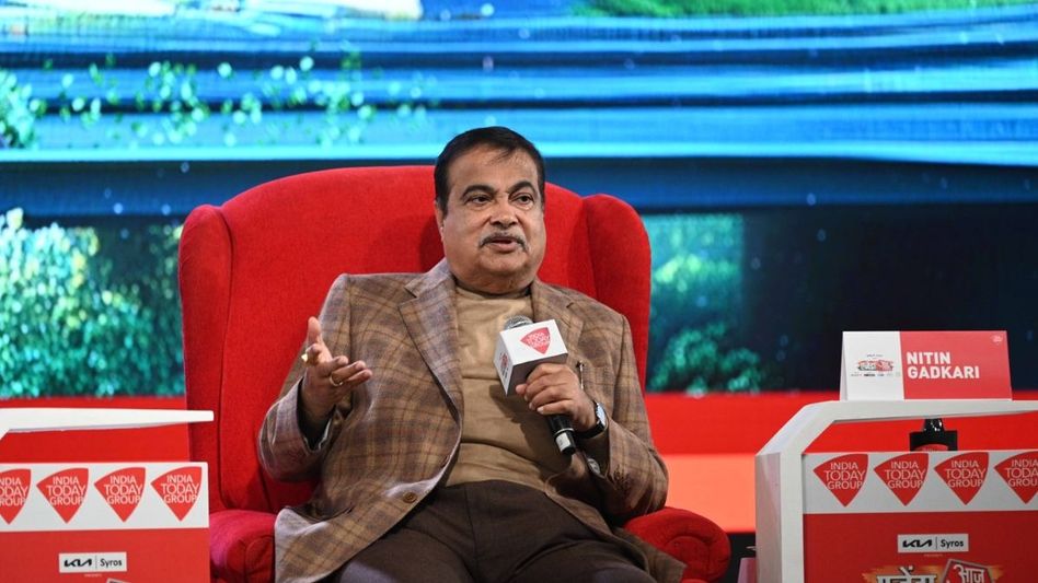 'एजेंडा आजतक' के महामंच पर केंद्रीय सड़क परिवहन और राजमार्ग मंत्री नितिन गडकरी 'एजेंडा आजतक' के महामंच पर केंद्रीय सड़क परिवहन और राजमार्ग मंत्री नितिन गडकरी