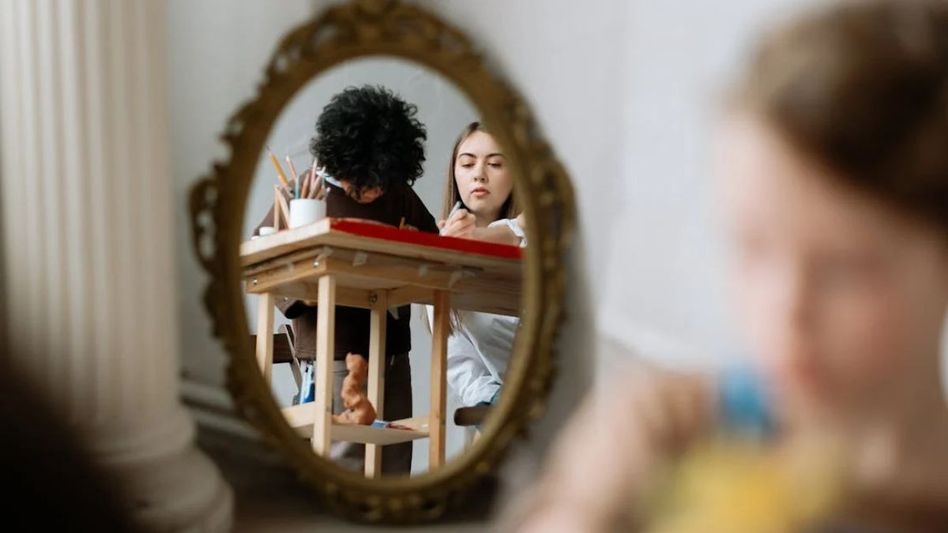 School bans mirrors School bans mirrors