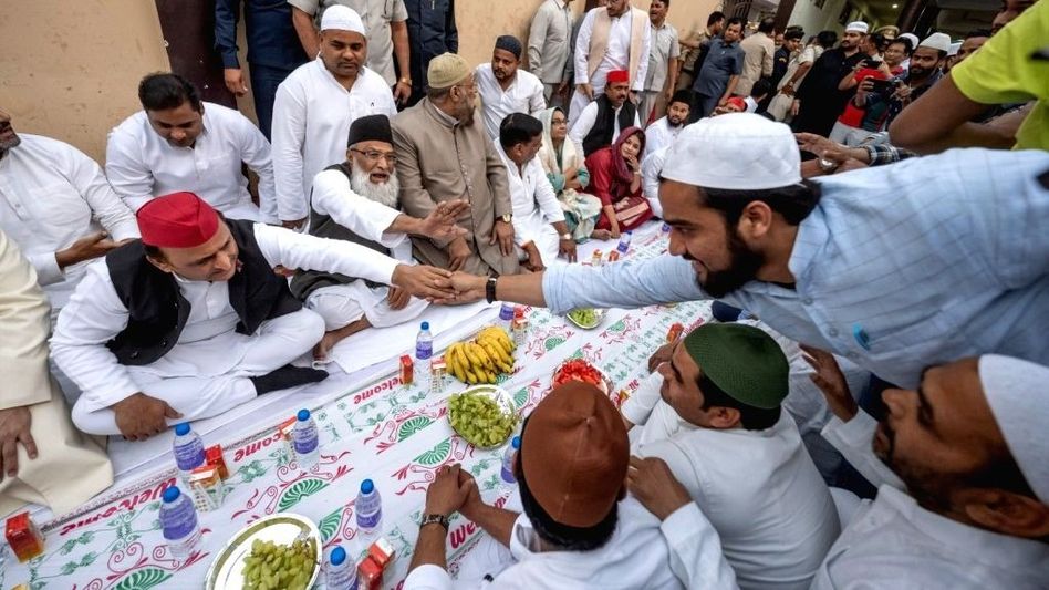 अखिलेश यादव की वायरल तस्वीर अखिलेश यादव की वायरल तस्वीर