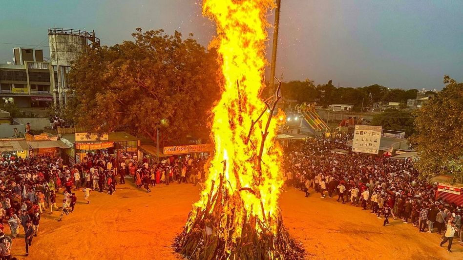 Holika Dahan (File Photo: PTI) Holika Dahan (File Photo: PTI)