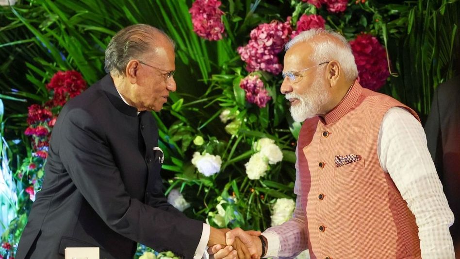 Narendra Modi and Navinchandra Ramgoolam Narendra Modi and Navinchandra Ramgoolam