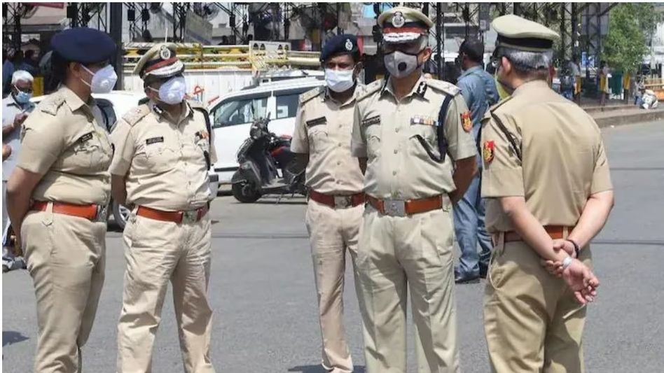 Delhi police to form anti-eve teasing sqaud Delhi police to form anti-eve teasing sqaud