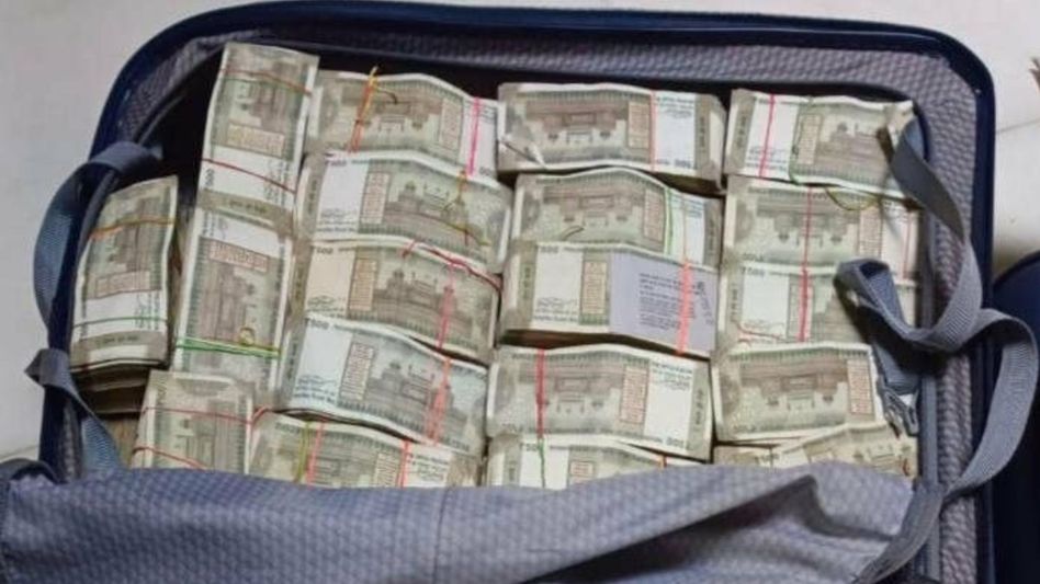Driver steals money from CA (Representational Image) Driver steals money from CA (Representational Image)