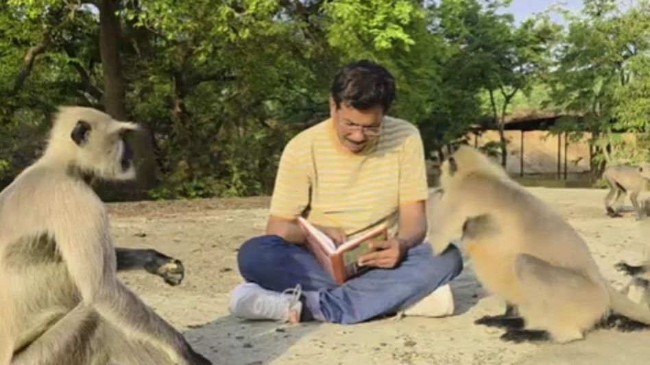 बंदरों की भाषा समझने वाला शिक्षक बंदरों की भाषा समझने वाला शिक्षक
