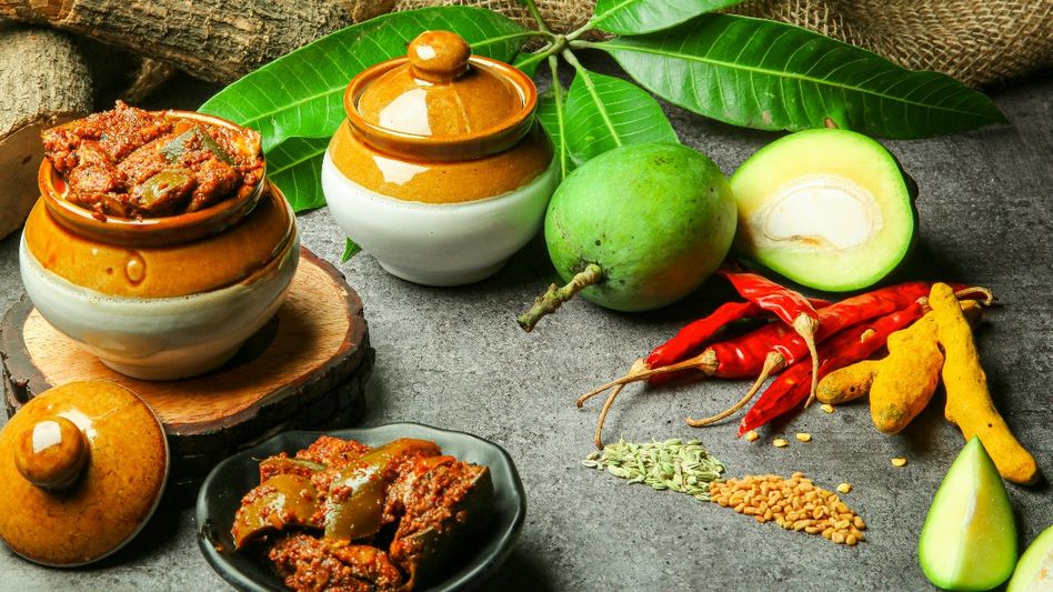 आम का अचार (फोटो/Unsplash) आम का अचार (फोटो/Unsplash)