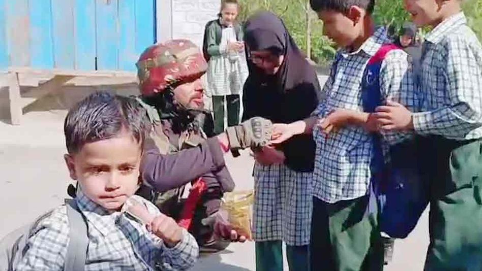 Indian Army Conducts 'Khairiyat Patrol' in Gurez, Reassures Border Residents Amid Tension Indian Army Conducts 'Khairiyat Patrol' in Gurez, Reassures Border Residents Amid Tension