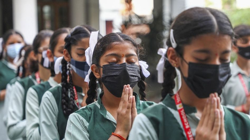 School students wear masks (Photo/PTI) School students wear masks (Photo/PTI)
