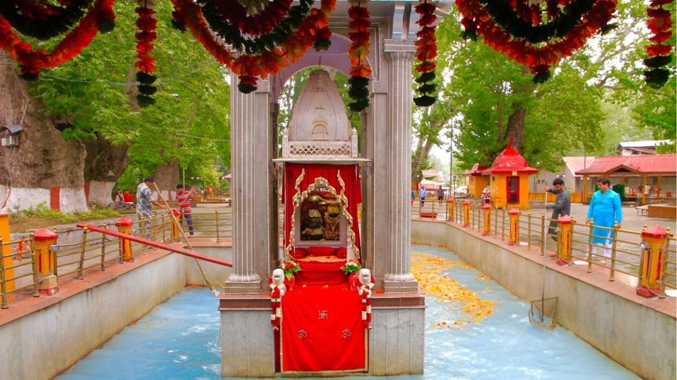 खीर भवानी मंदिर (फोटो-सोशल मीडिया) खीर भवानी मंदिर (फोटो-सोशल मीडिया)