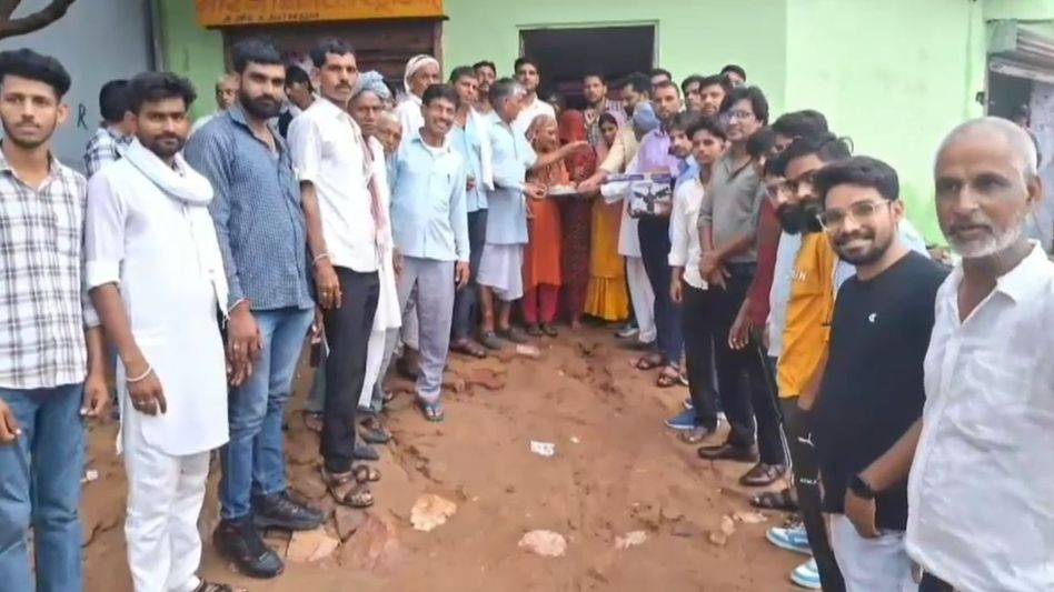 गांव के ग्रामीणों ने कराई लड़की की शादी गांव के ग्रामीणों ने कराई लड़की की शादी