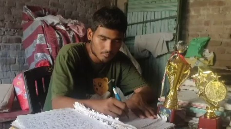 रूद्र ने नीट में 537 अंक हासिल किए हैं. रूद्र ने नीट में 537 अंक हासिल किए हैं.