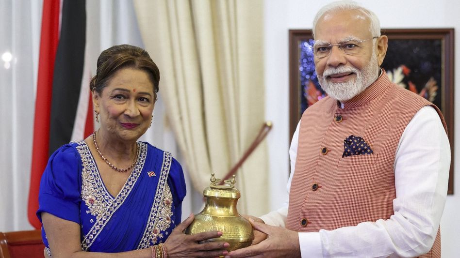 PM Narendra Modi met PM Kamla Persad Bissessar PM Narendra Modi met PM Kamla Persad Bissessar