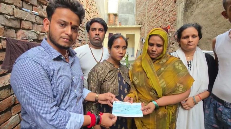 Bageshwar Maharaj Helped the Victim's Family Bageshwar Maharaj Helped the Victim's Family