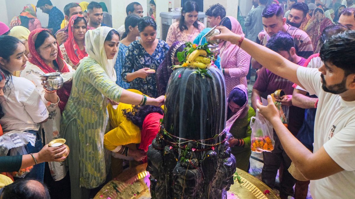 Worshiping Shiva in Sawan