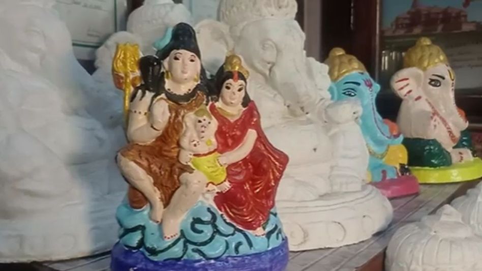 Lord Shiva idols made of dung Lord Shiva idols made of dung