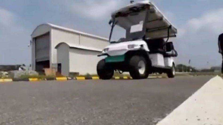 Driverless Bus (Source: Twitter @IitTihan) Driverless Bus (Source: Twitter @IitTihan)