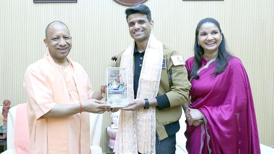 Chief Minister Yogi Adityanath met Group Captain Shubhanshu Shukla Chief Minister Yogi Adityanath met Group Captain Shubhanshu Shukla