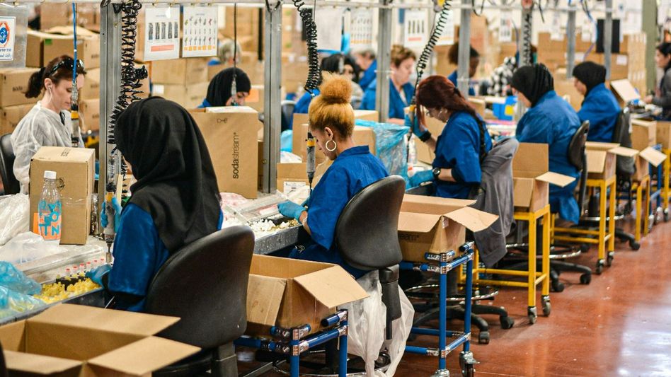 factory workers: Photo: Unsplash factory workers: Photo: Unsplash