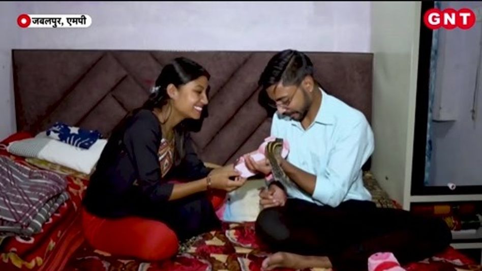 अमन के परिवार ने अब इस गिलहरी को अपना लिया है. अमन के परिवार ने अब इस गिलहरी को अपना लिया है.