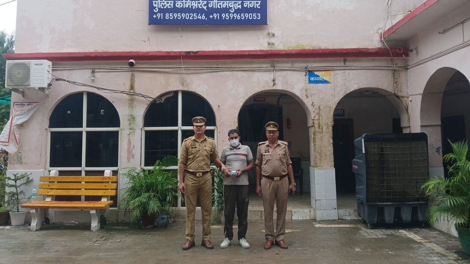 पत्नी से वीडियो कॉल पर करता था छेड़छाड़ पत्नी से वीडियो कॉल पर करता था छेड़छाड़
