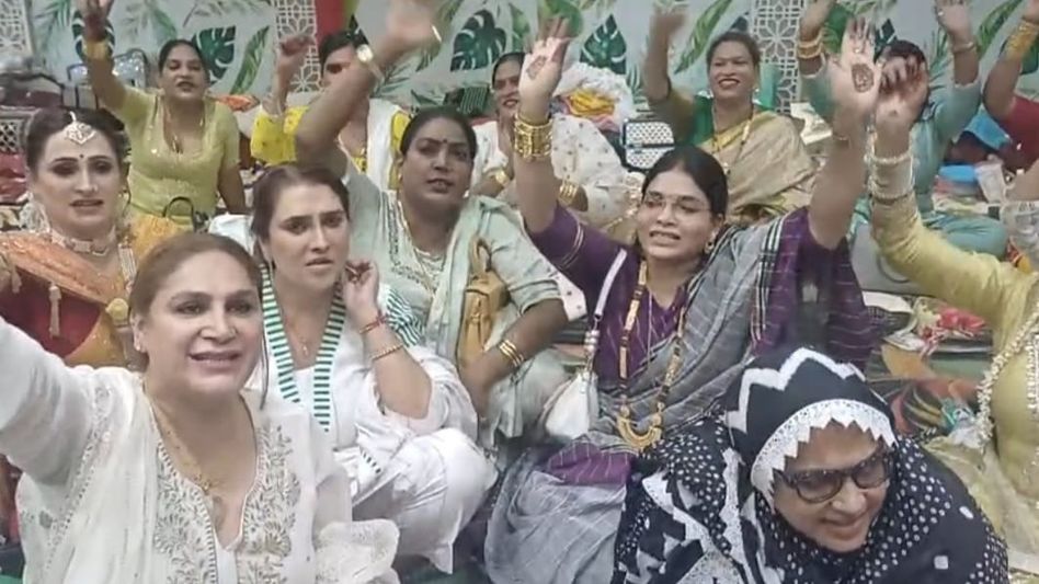 पंजाब बाढ़ पीड़ितों के लिए एकजुट किन्नर समाज पंजाब बाढ़ पीड़ितों के लिए एकजुट किन्नर समाज