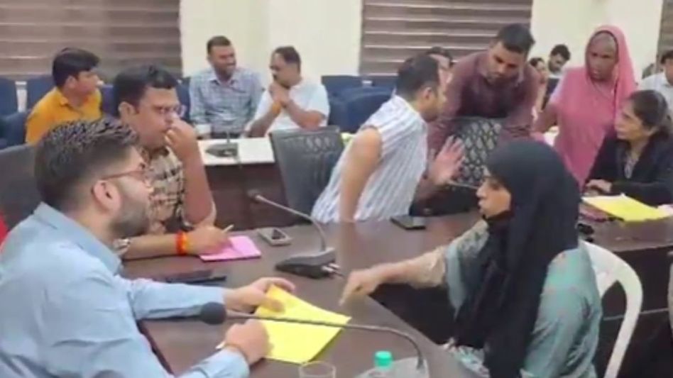 Bhopal Deputy Collector's wife accuses him Bhopal Deputy Collector's wife accuses him