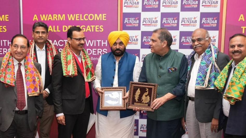 Bhagwant Mann with industrialists Bhagwant Mann with industrialists