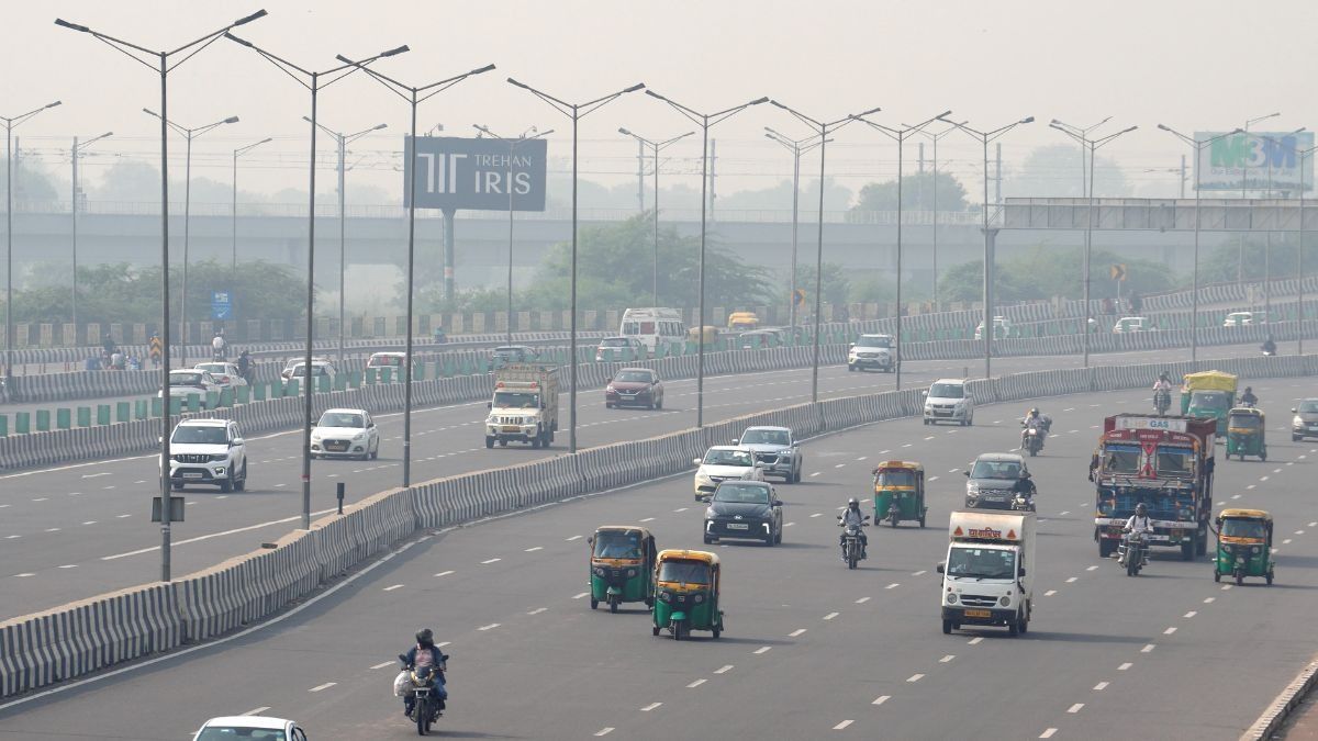 दिवाली के बाद हवा जहर जैसी: Photo: PTI