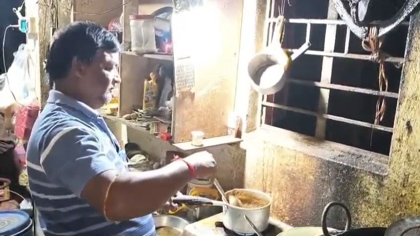 Tea Seller Fulfills Daughter Dream