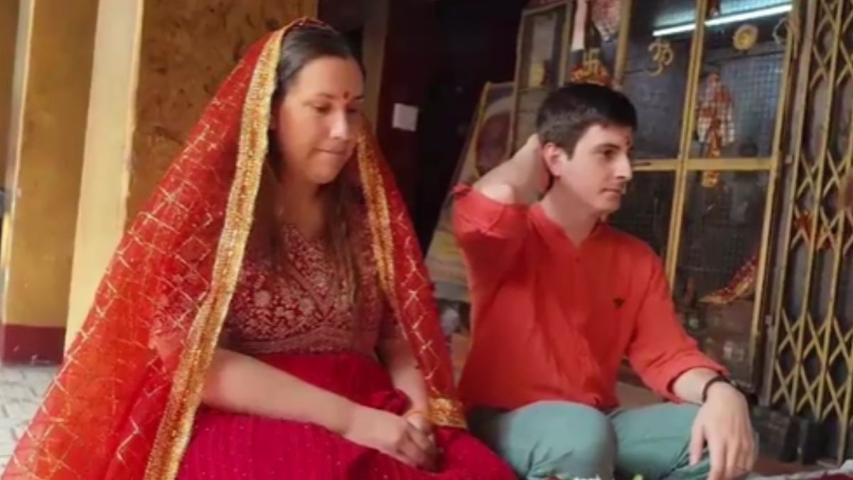 Foreign couple gets married in Kashi