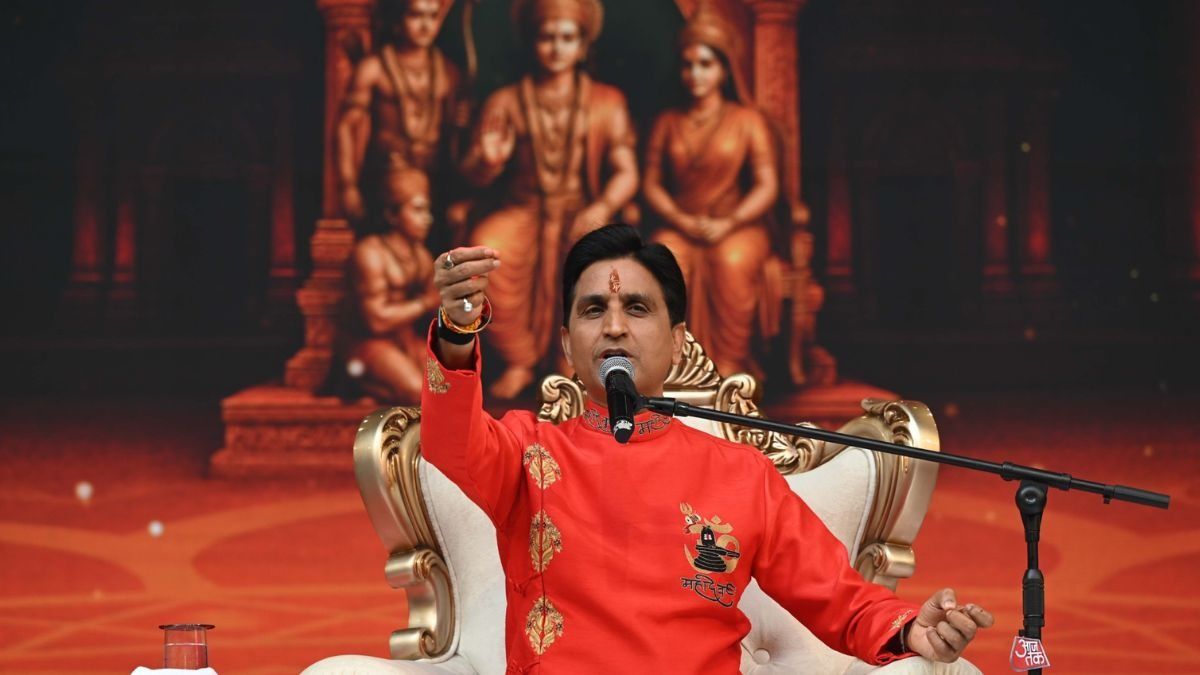 Poet Kumar Vishwas (Photo Credit: Chandradeep Kumar/India Today)