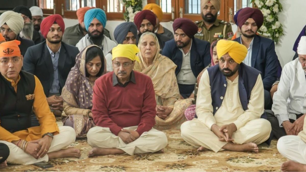 Purab CM Bhagwant Mann and Arvind Kejriwal joined the congregation and offered prayers