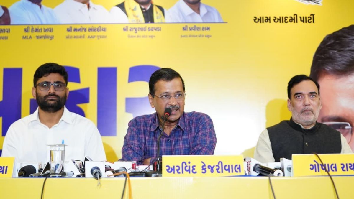 Arvind Kejriwal with leaders