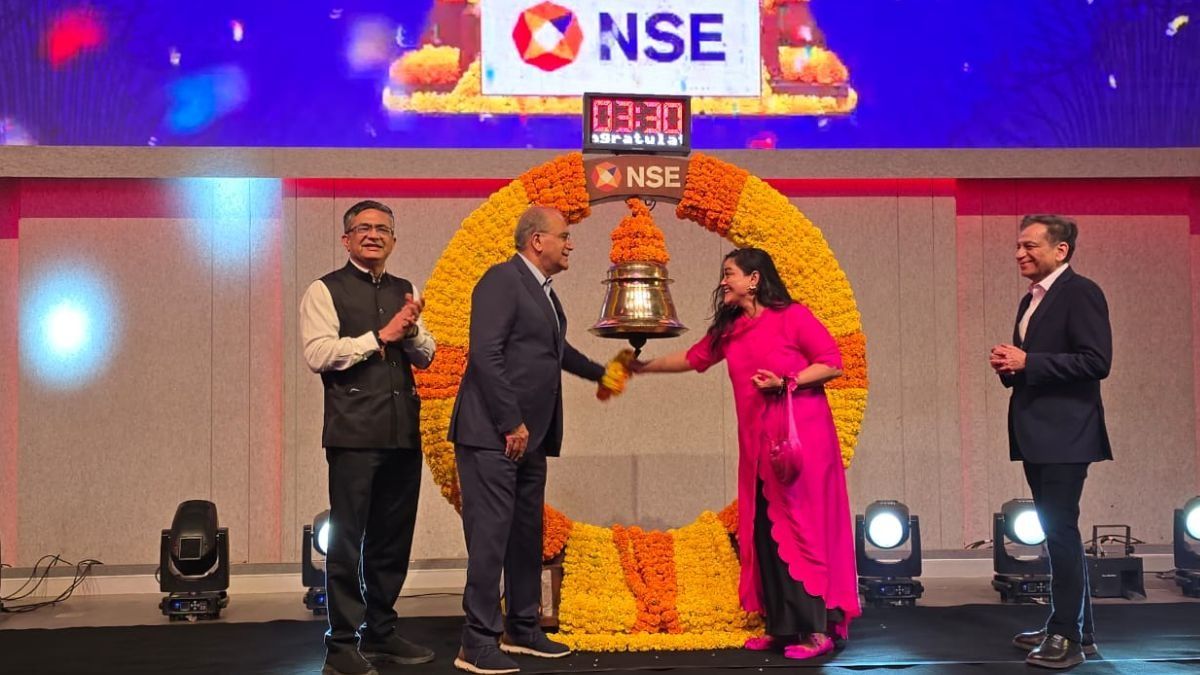 India Today Group Chairman and Editor-in-Chief Aroon Purie and Vice Chairperson and Executive Editor-in-Chief Kalli Purie at the bell ringing ceremony (Photo:X/@NSEIndia)