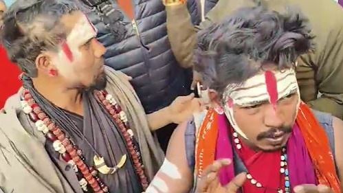 वीडियो के कैद हुए बाबा