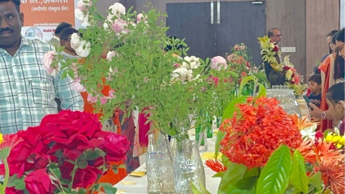 अकोला में हजारों पुष्पों की प्रदर्शनी