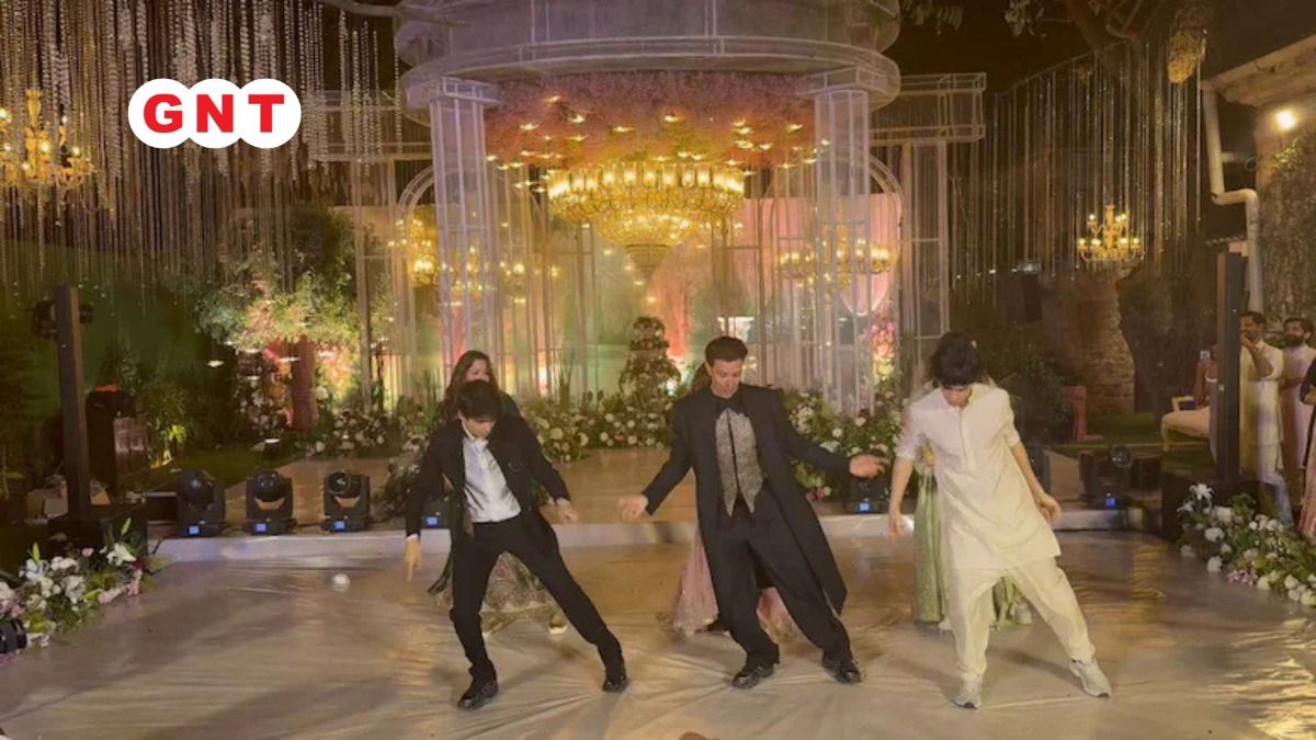 ऋतिक रोशन अपने बेटों के साथ