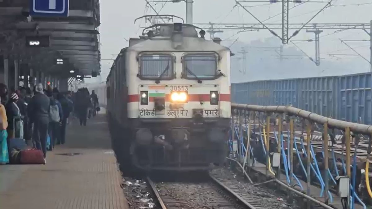 Train Late Due to Cold and fog