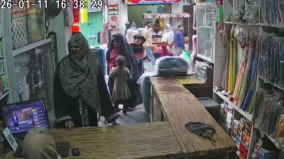 घटना का CCTV वीडियो सोशल मीडिया पर हो रहा तेजी से वायरल