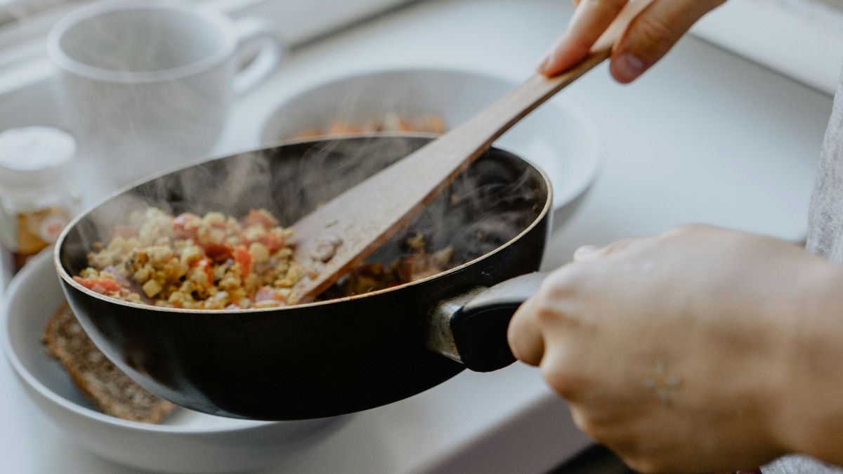 Cookware: Photo:https://unsplash.com/