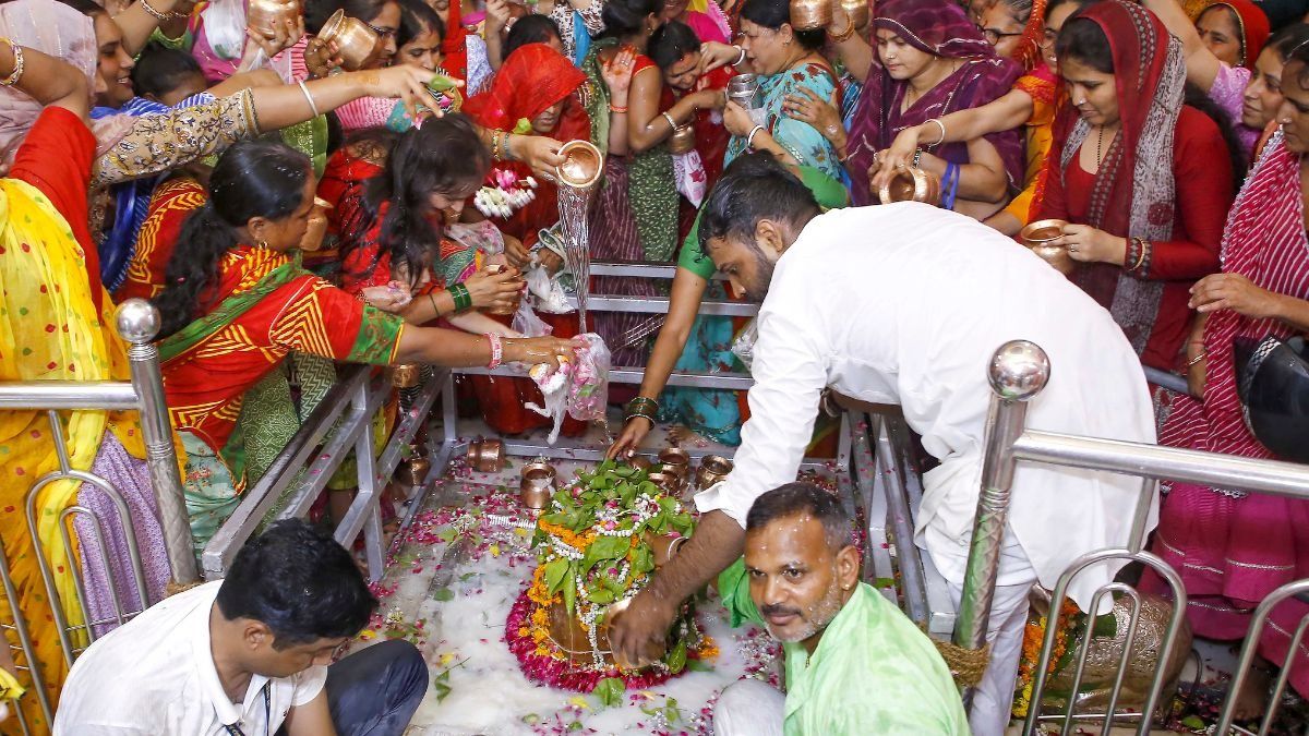 Worship of Lord Shiva (Photo: PTI)