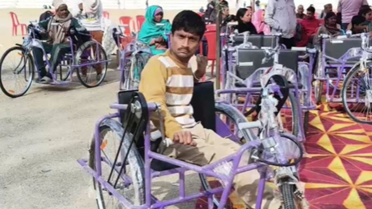 दिव्यांगों को वितरित किए कृत्रिम अंग