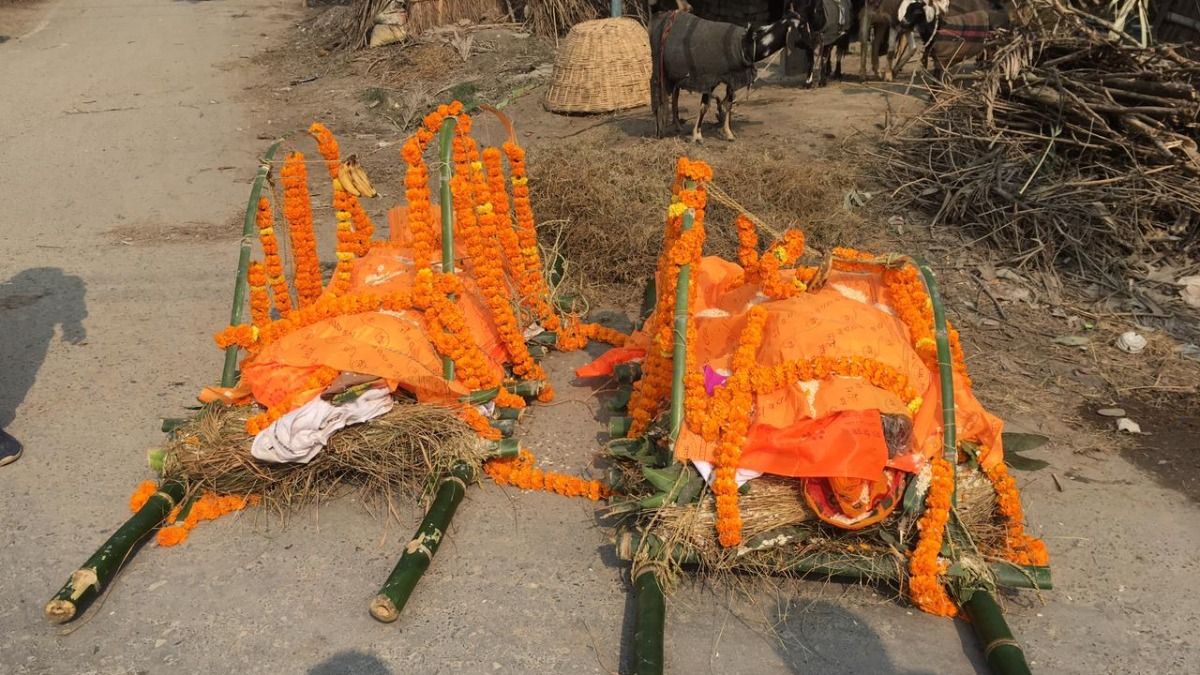 पति-पत्नी की अर्थियां