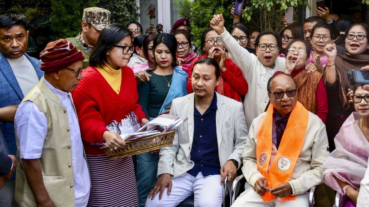 Yumnam Khemchand with family members (Photo/PTI)