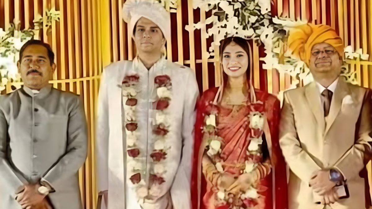 Who is IAS Avi Prasad