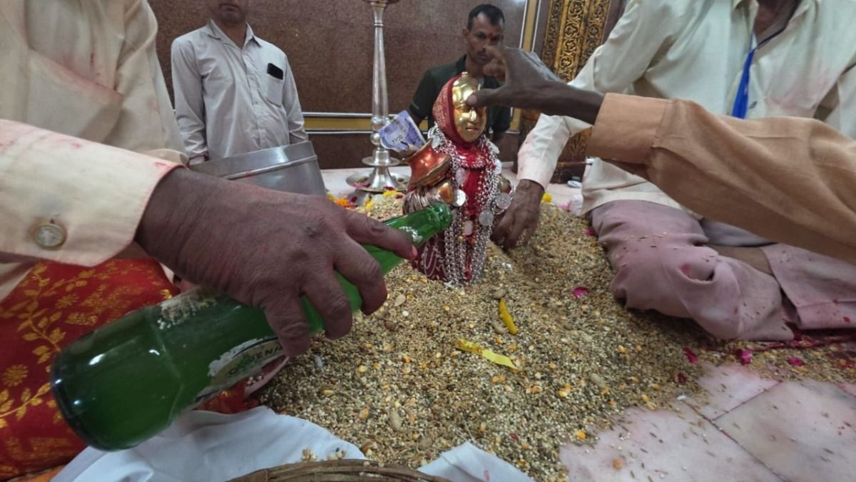 देवमोगरा स्थित पांडोरी माता मंदिर